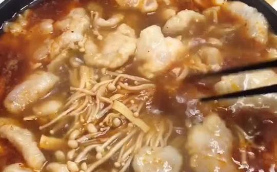 日本生活酸菜鱼水煮鱼做了个麻辣酸菜鱼，绝了