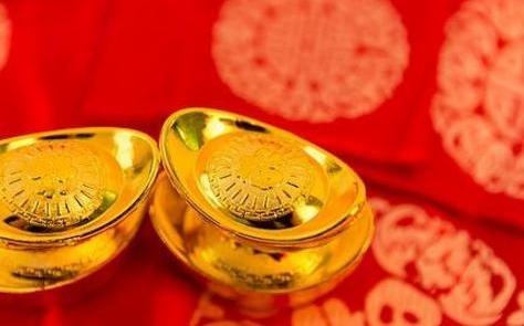因为在八字命理食伤乃克官杀之物,而官杀代表男友,老公啊.
