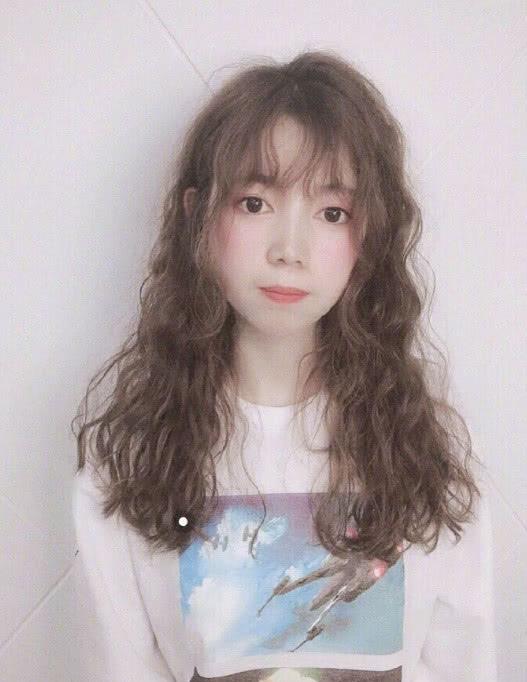 最近热门的韩范发型叫泡面头+凌乱刘海,你尝试过吗