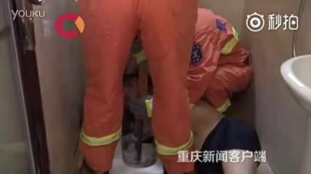 【男子手机掉厕所一捞被卡手】手机掉到厕所下水道怎么办?有不少人的第一反应就是下手去捞。就在7月1