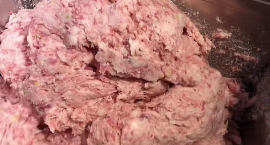 武汉卖猪肉的小生意(大姐卖肉丸子日入上万秘籍)