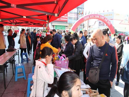 两个市场,坚实的产业基础,辟建了俄罗斯人创业大街和国林木业城创业