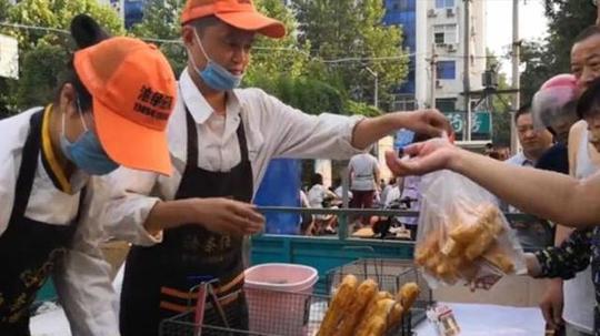 炸油条图片