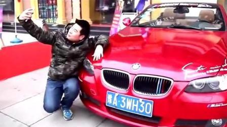 宝马女讽刺男子与自己跑车拍照,男子开法拉利瞬间打脸宝马女