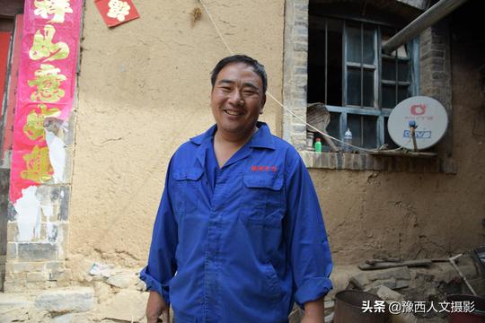 男子打工十余年后回到深山，2万块钱本金创业，看现在过得咋样