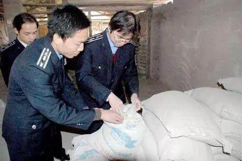 农民注意!买化肥时,这3种骗术要知道,不然会吃亏