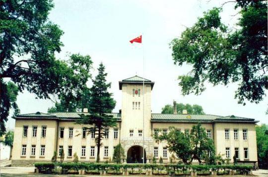 日本间岛总领事馆旧址(现在的龙井市政府办公楼)