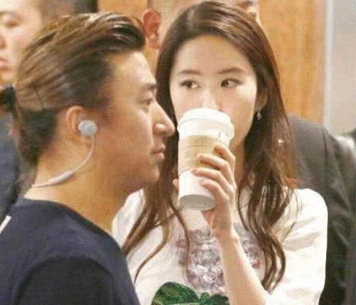 奶茶妹妹抱娃姿势引争议
