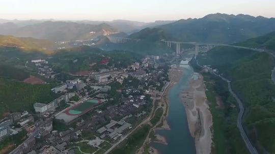 南方山区赤水河畔古镇航拍视频素材