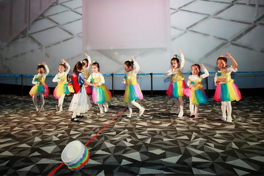 参演单位:海口芙蓉幼儿园素材来源:《分级阅读》剧本:《猜猜我有