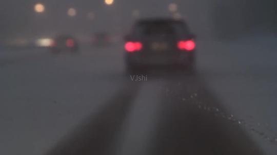 雪天公路行驶(延时摄影)_1280x720_高清视频素材下载