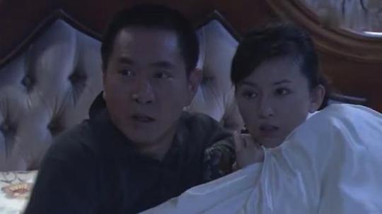 保镖再觉异常,破开房门竟打扰男女好事,真是干柴烈火