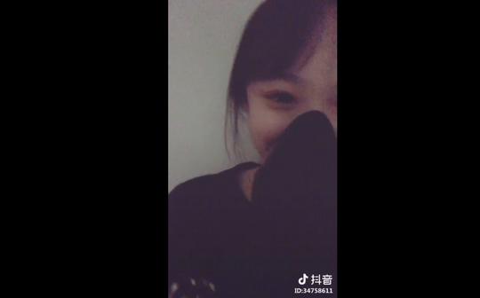 用哔哩哔哩客户端或其他应用扫描二维码点赞抖音搬运啦啦啦啦啦