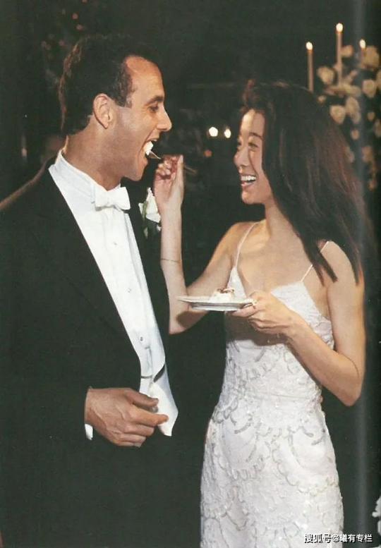 父亲|72岁verawang蹦迪庆生，婚纱女王的人生有多爽?
