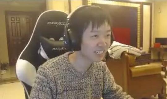 神超直播约妹子双排,人头狗神超主动让人头?网友这句评论笑傻!