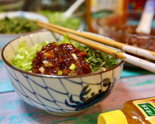 香菇肉丁炸酱面的家常做法大全