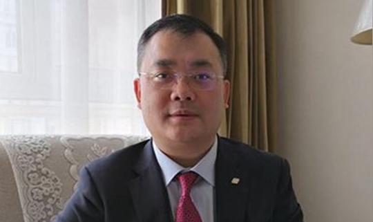 富二代不想进入父亲公司，自己创业开公司，直接被父亲2亿收购