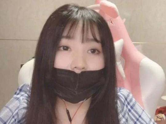 小团团学生时期照片曝光，比现在瘦一圈，颜值属于中上等水平