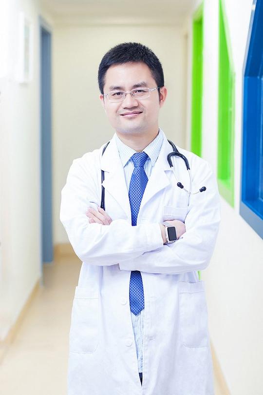 "裴洪岗医生线上咨询和实体诊所裴洪岗并不是一辞职马上就是开办