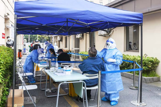 强制要求全员接种新冠疫苗必须予以纠正