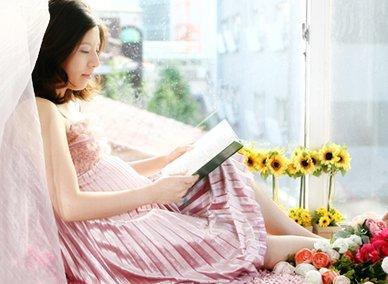 胎教音乐是妈妈听还是放在肚子上