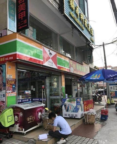 白云西槎路同德乡公交站临街门面生意转让