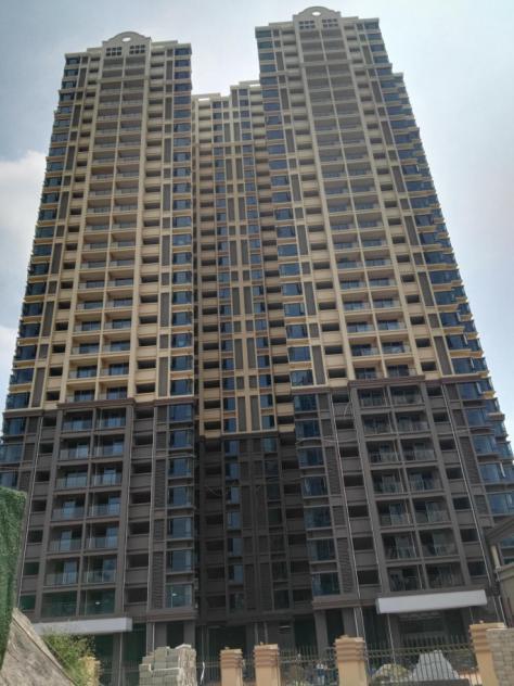 田禾卢浮公馆雄踞广东东莞莞城创业路与运河东三路交叉处,地块西北侧