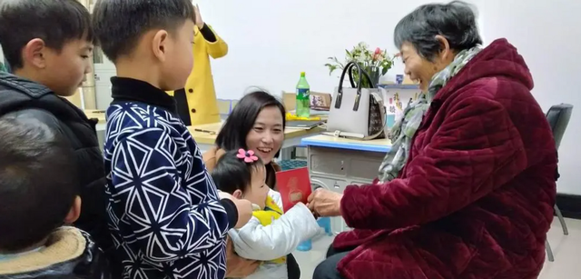 过年孩子的压岁钱应该怎么处理