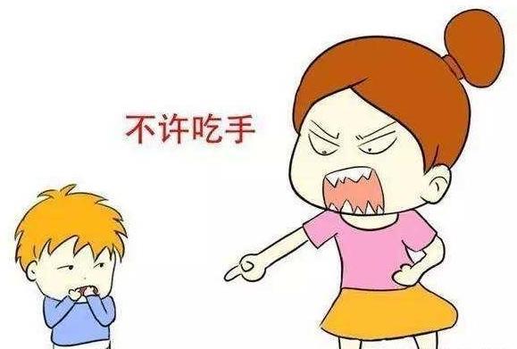 四个月宝宝吃手怎么办