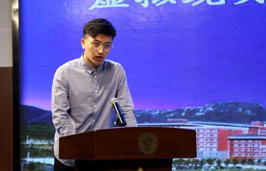 艺术设计学院杨继雨同学代表学生讲话大连艺术学院创新创业学院副