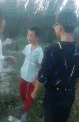 校园暴力再现!张家口多名中学生胁迫小学生要烟,疯狂抽打耳光!