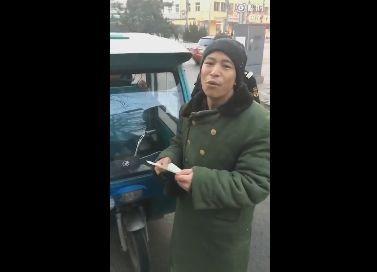 今日小编在快手发现一个热门段子,点击率超高,而且天佑小号也发了!
