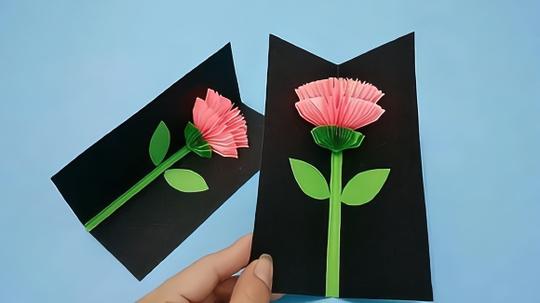 视频:一打开就弹出玫瑰花，简单易学有创意，元旦新年立体贺卡片制作