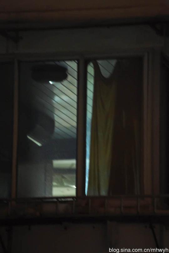 [转载]雨夜窗外景物