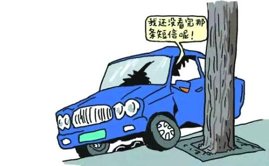 你开车玩手机吗?这位司机最后的朋友圈,是两条短视频