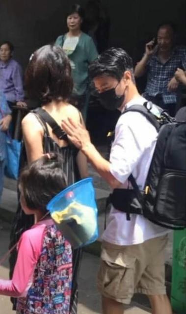 大鹅给1岁萌娃当贴身保镖是怎么回事