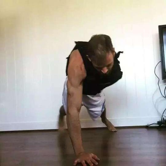 才是健身圈最强励志男神