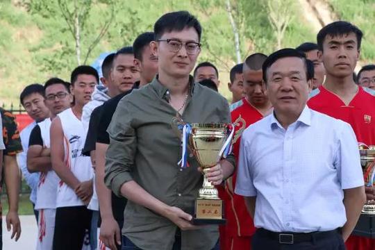 体育正文富龙控股集团秉承"诚以立信,富而思进"的企业理念,注重
