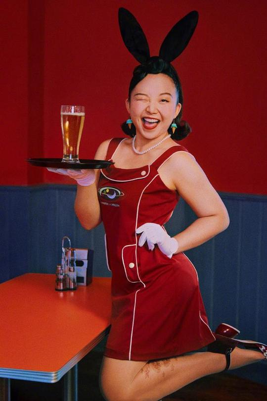 网红”辣目洋子写真曝光，穿裙装变复古女郎，胖妹子也可以逆袭