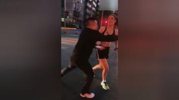 谷爱凌跑步被拦强行合影图片