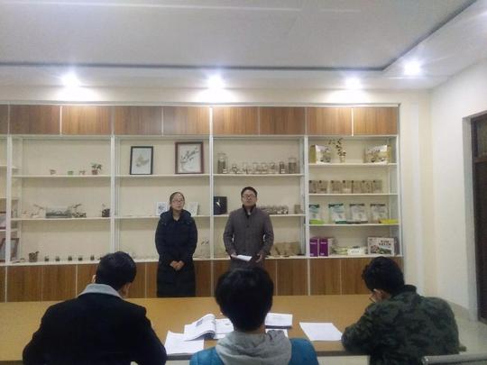 农学院团委老师吴竞争,农学院学生会主席葛新,创业服务部部长庞承珂担