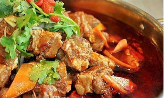创业选择火锅店加盟怎么样此时必须得铁锅排骨鸡火锅