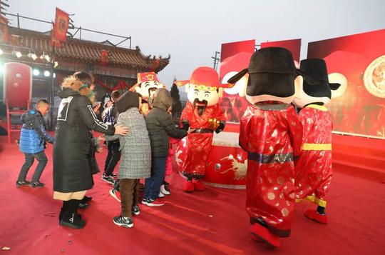 振兴小镇:大年初三掀霸屏抖音梦回大汉的神秘面纱不看后悔