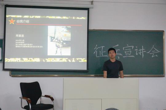 级英语专业女生张旋旋同学分享了自己的感想以及对部队生活的期待,"
