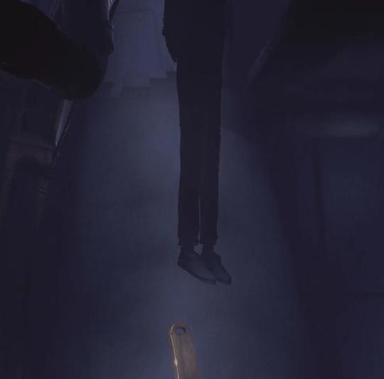 故事:老人去世儿子不在身边死不瞑目,儿子夜里看到父亲站在他床