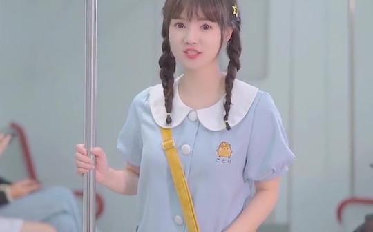 美女歌手翻唱《想见你》，人美歌甜，抖音上点赞上百万