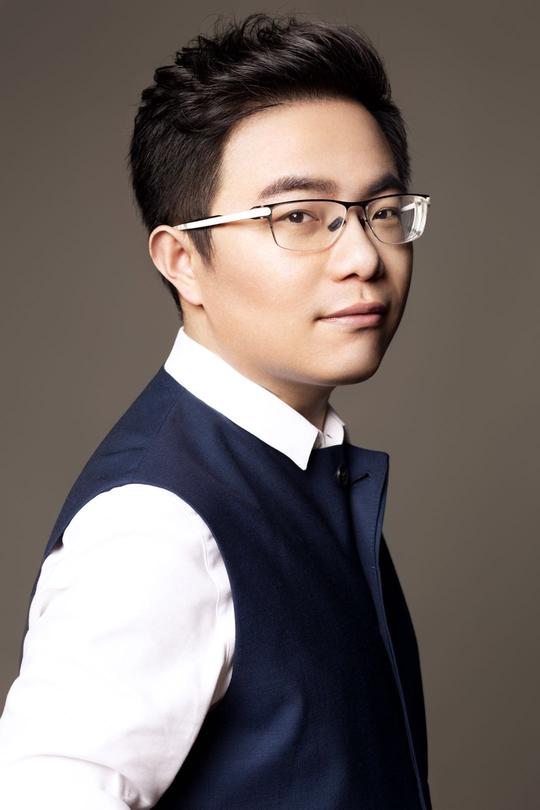 陆琪出席抓马之夜，获“最具商业价值情感导师奖”受肯定