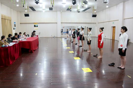 我校组织首届空中乘务专业单独招生面试工作