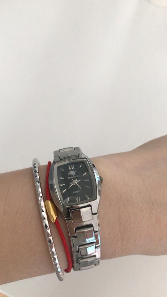 大帝豪休闲钨钢石英表，女士手表，自己带的时候表链太长，我拿
