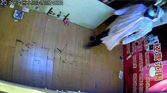 想不到连这些隐私性强的商品也要偷这年头做什么生意都不容易